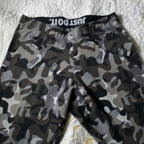 Nike Camo leggings size small - Picture 2 of 5